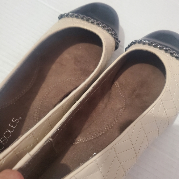 Aerosoles Outrite Ivory and Black Women's Quilted  Ballet Flats Sz 10M Casual - Picture 10 of 11
